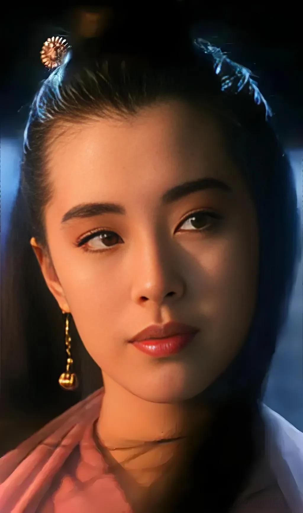 大家都知道王祖贤在加拿大开了一个艾灸馆,一度成为娱乐版的头条!