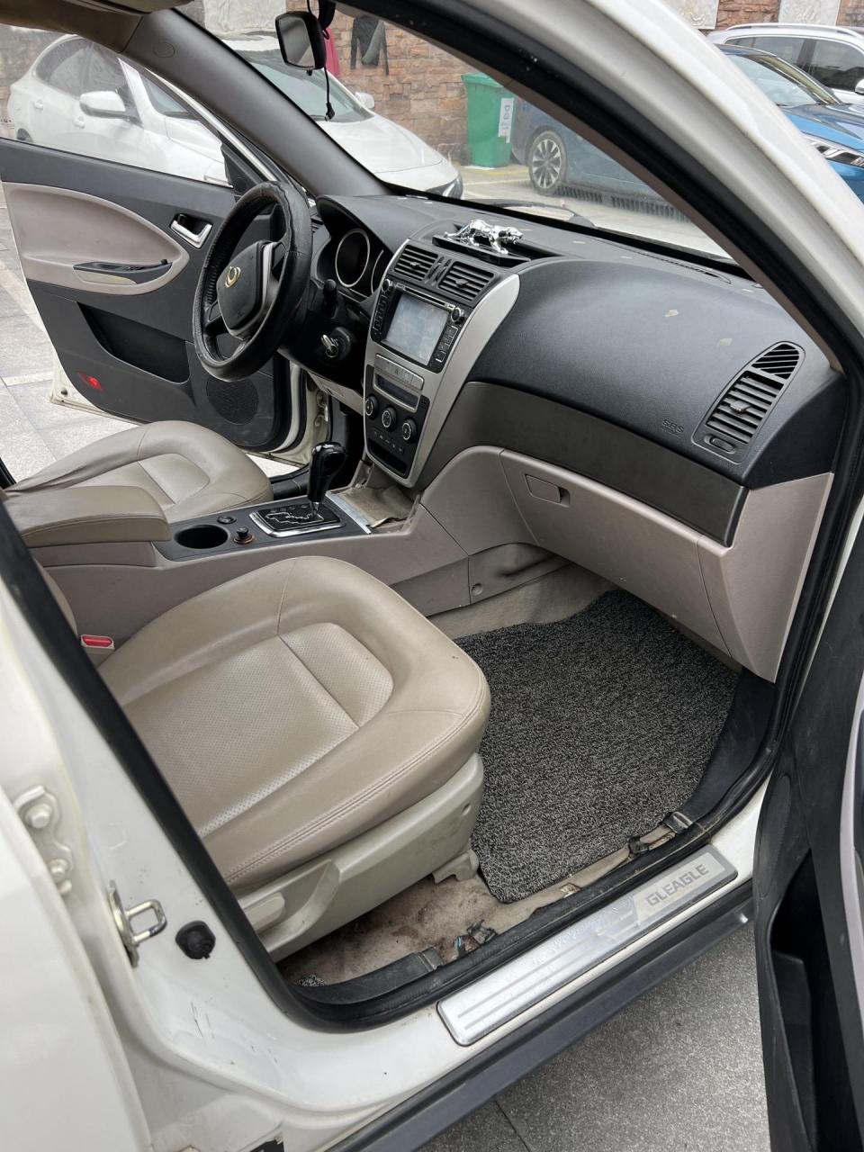 0.新货上架:2014年8月 吉利英伦 sx7 2.0l自动进取型,高配,裸车11.