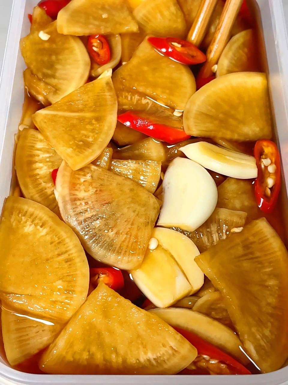 收藏7515白萝卜咸菜yyds98 白萝卜切片倒入2勺盐,腌制半小时