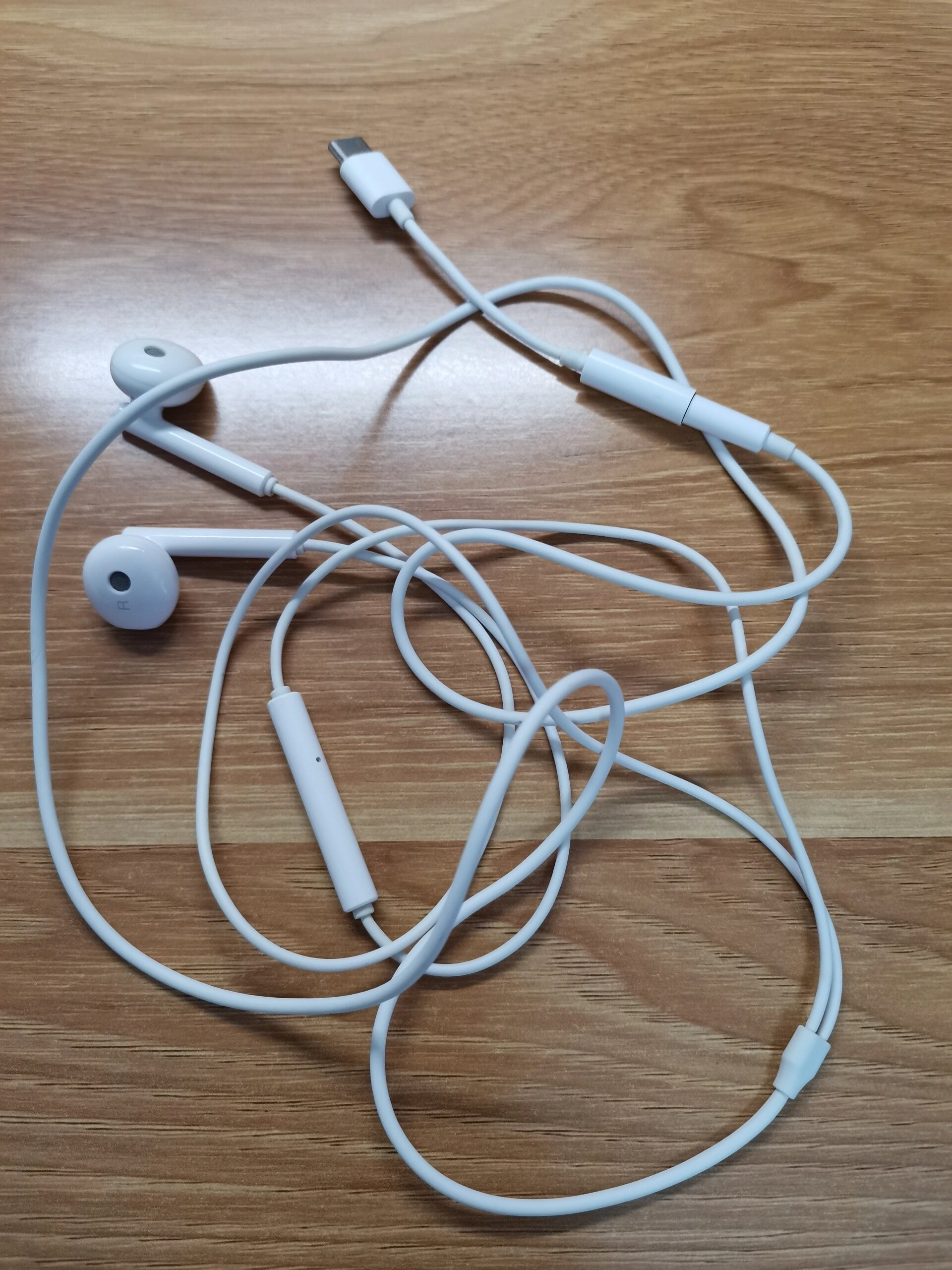 有线耳机为啥一边没声音了 耳机插手机上是正常的,两边都有声音,但是