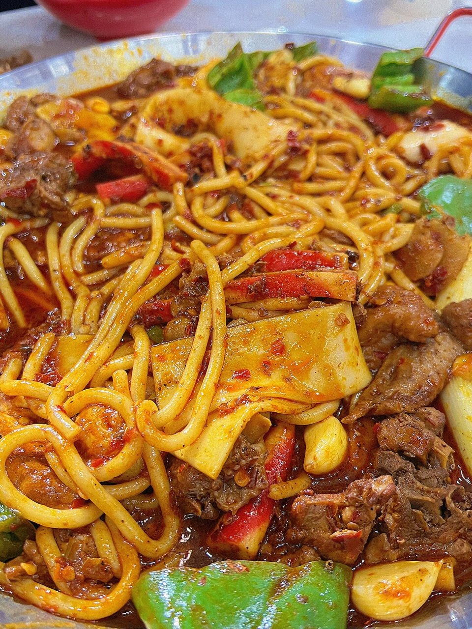 喀什美食 | 大盘鸡米粉配馕 组合起来好吃哭 新疆的大盘鸡,炒米粉和烤