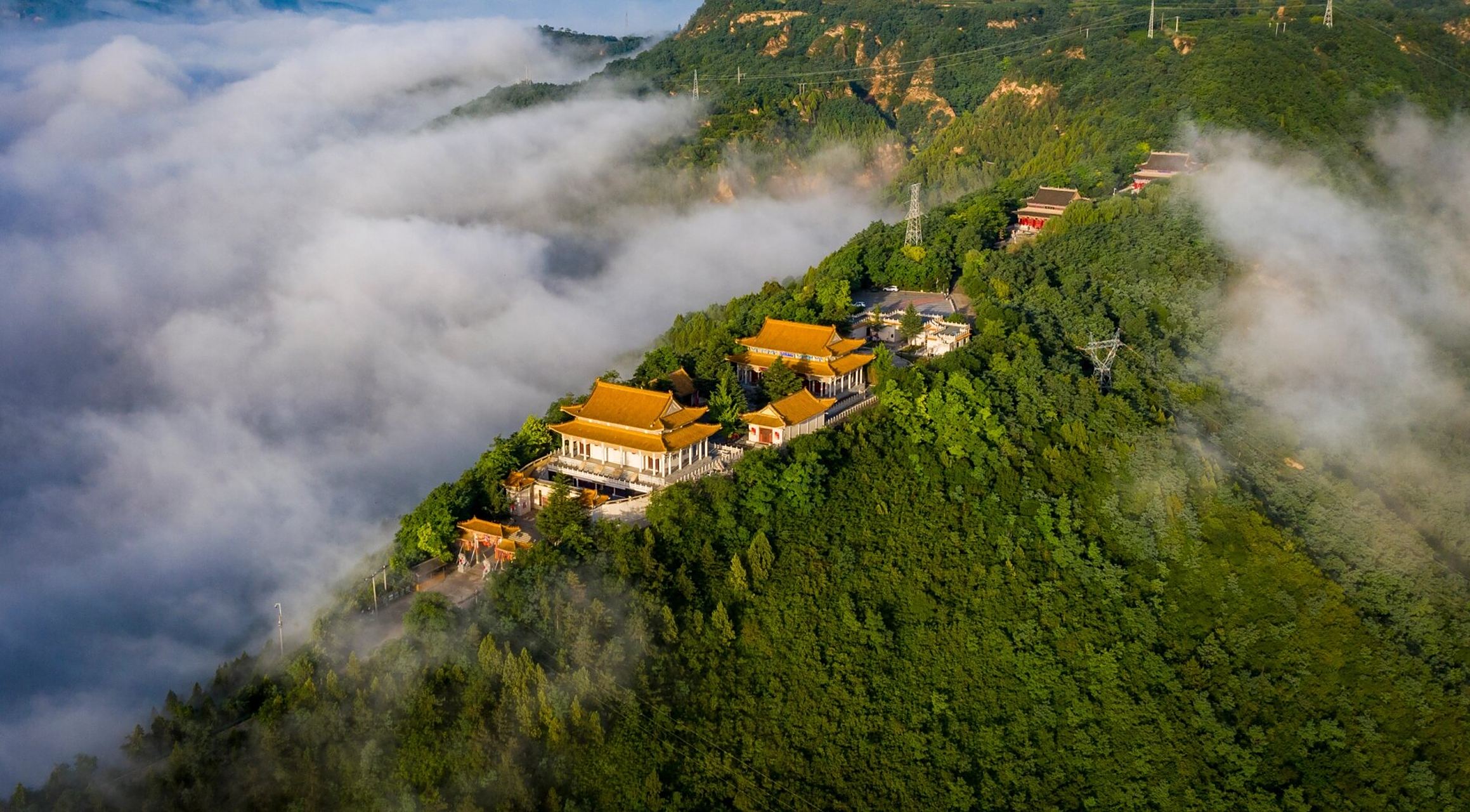 故乡的原风景:西王母宫山 西王母宫位于中国丝绸古道甘肃泾川县城以西