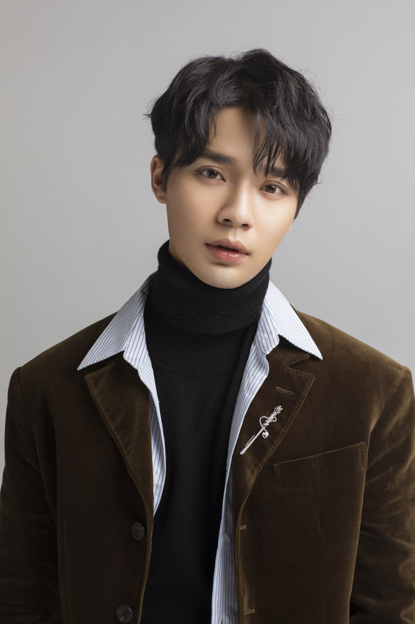 感觉他有点儿像李岱昆,就是《山河令》里的蝎王(图二)～  #林凯回应