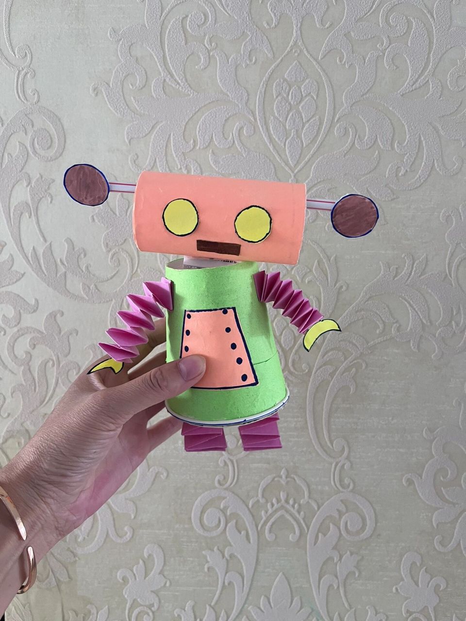 幼儿园手工又来啦!机器人06  非常简单的纸杯机器人,交作业喽