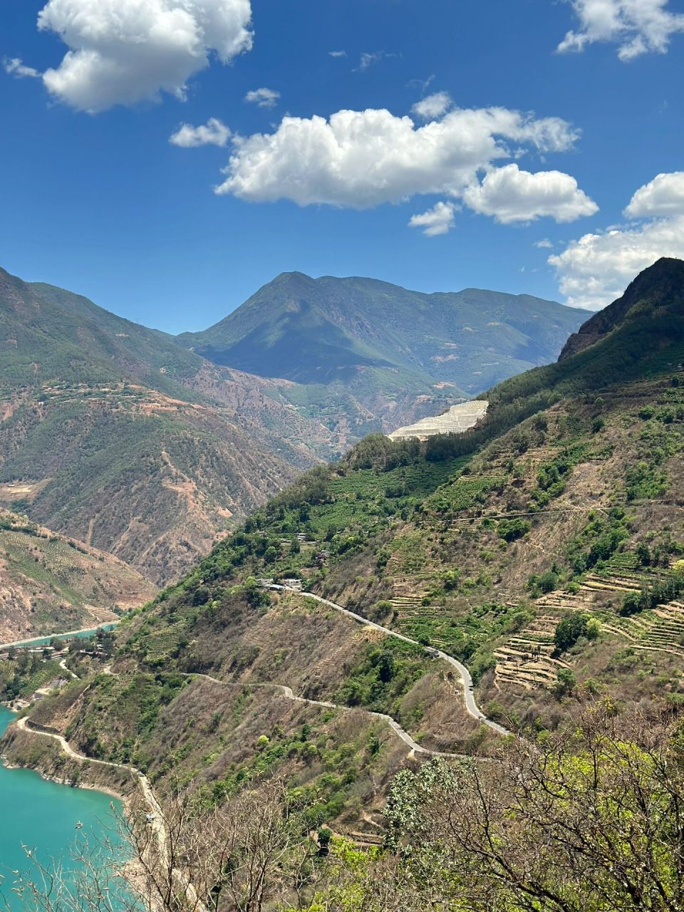 丽江最美国道—丽宁公路 国道随便一个观景台一停,视野都炒鸡开阔!