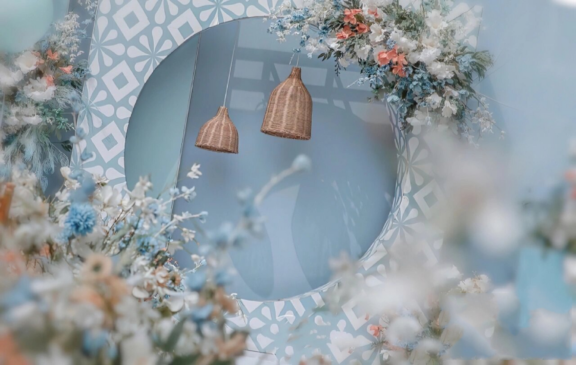 莫迪蓝色是一种安静甜美动人的颜色 蓝色象征真理,希望,纯真,一种安静