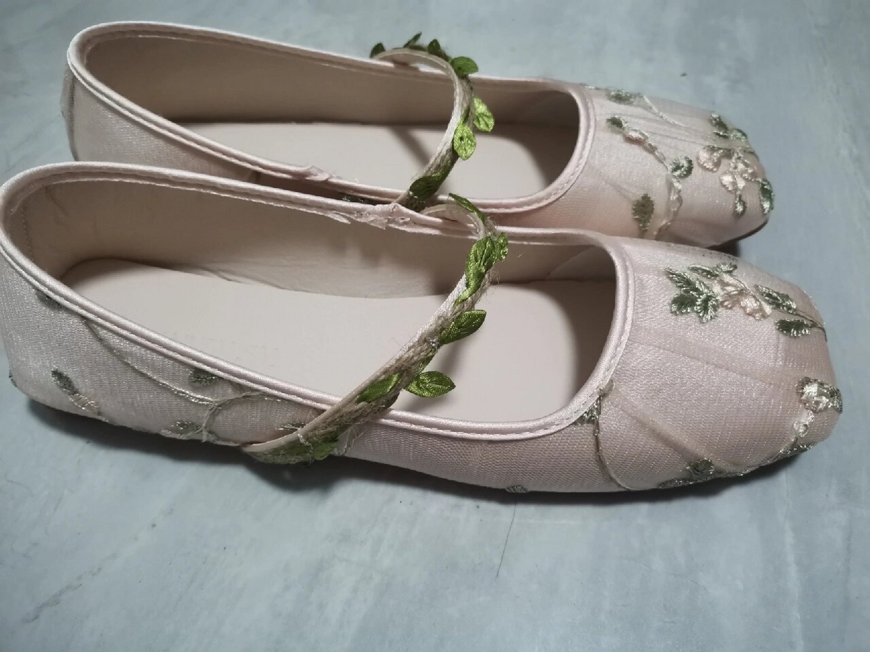 司藤本藤的绣花鞋,配旗袍超级好看,日常穿搭也是很好看的