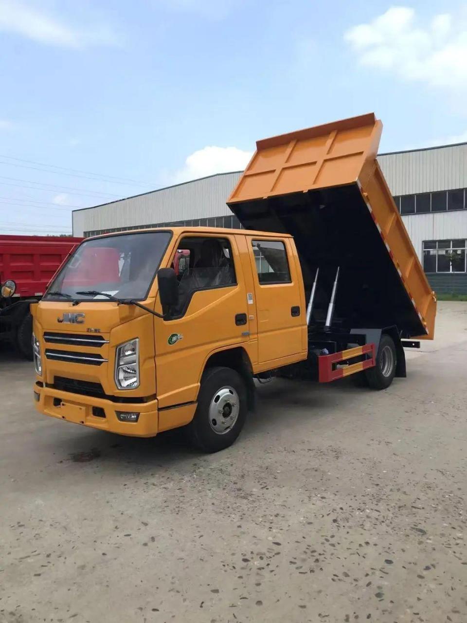 国六江铃小黄牌双排自卸车.