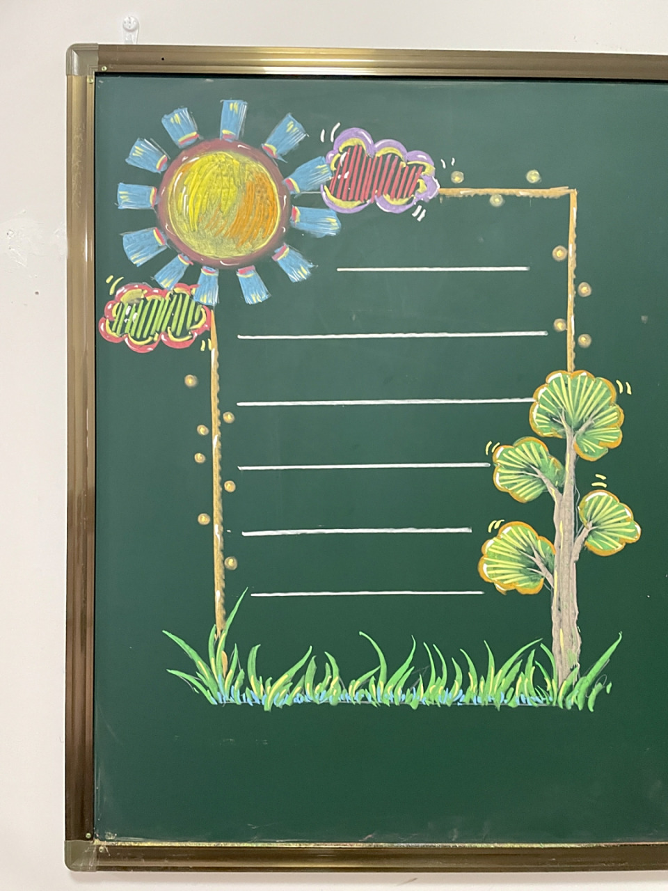 又是超级简单的黑板报边框呀  [白眼][白眼][白眼]#今日快乐今日发