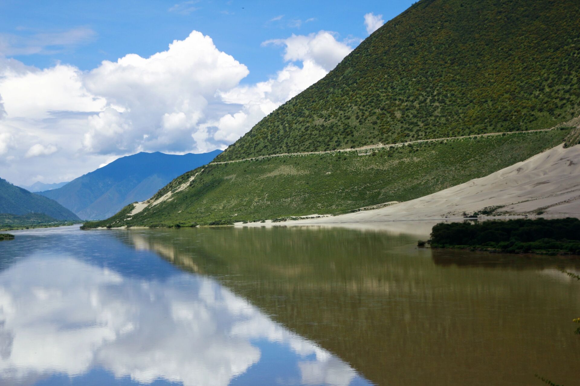 西藏【佛掌沙丘】 99地址:西藏自治区林芝市米林市丹娘佛掌沙丘