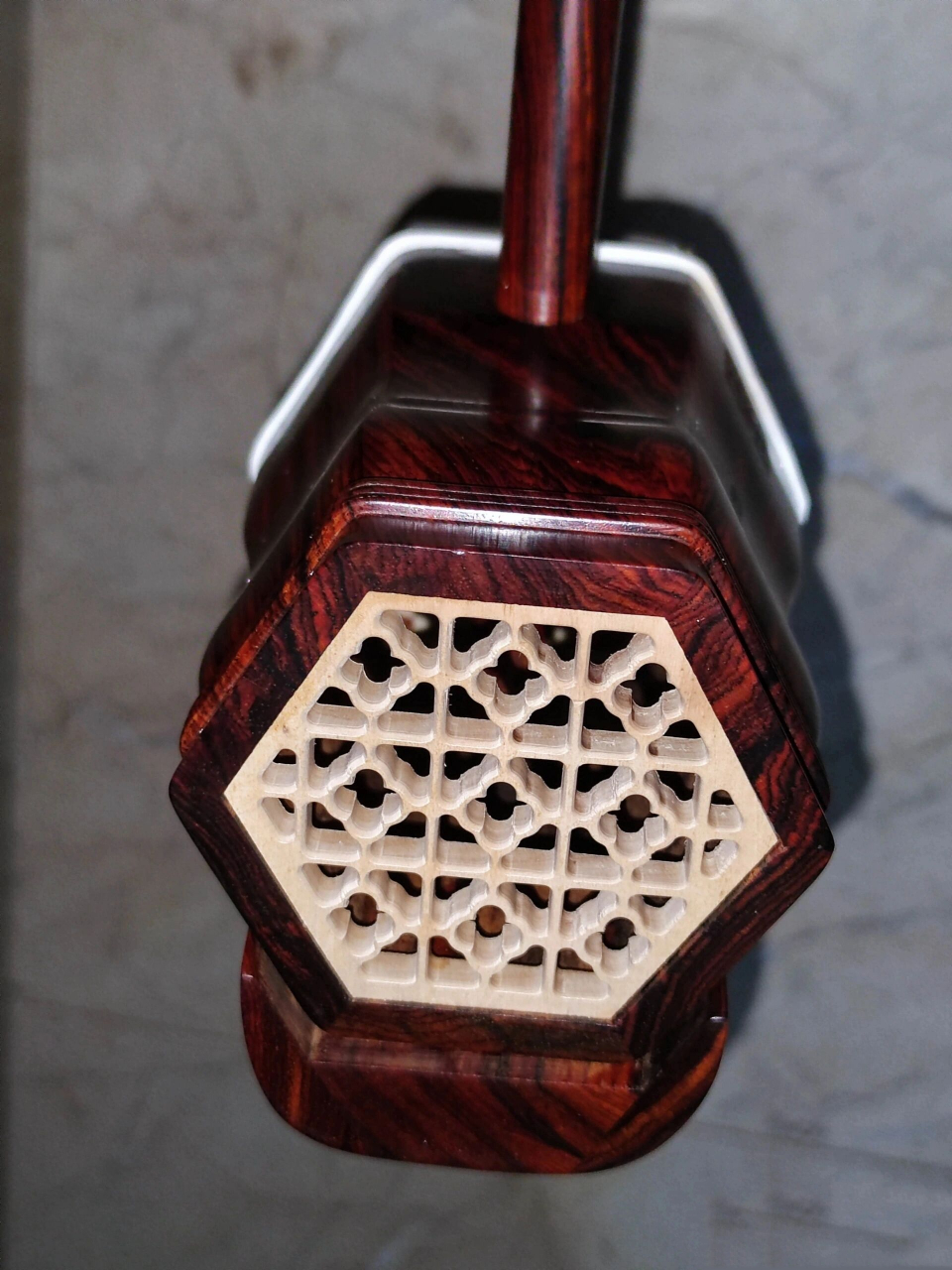 二胡低价转让,需要可以联系 黄花梨二胡 鬼脸纹 海南黄花梨纯手工演奏