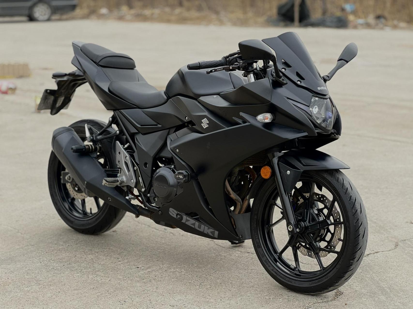 21年铃木gsx250 全车黑化黑武士 加装透镜大灯 脚踏后移 实表7000公里