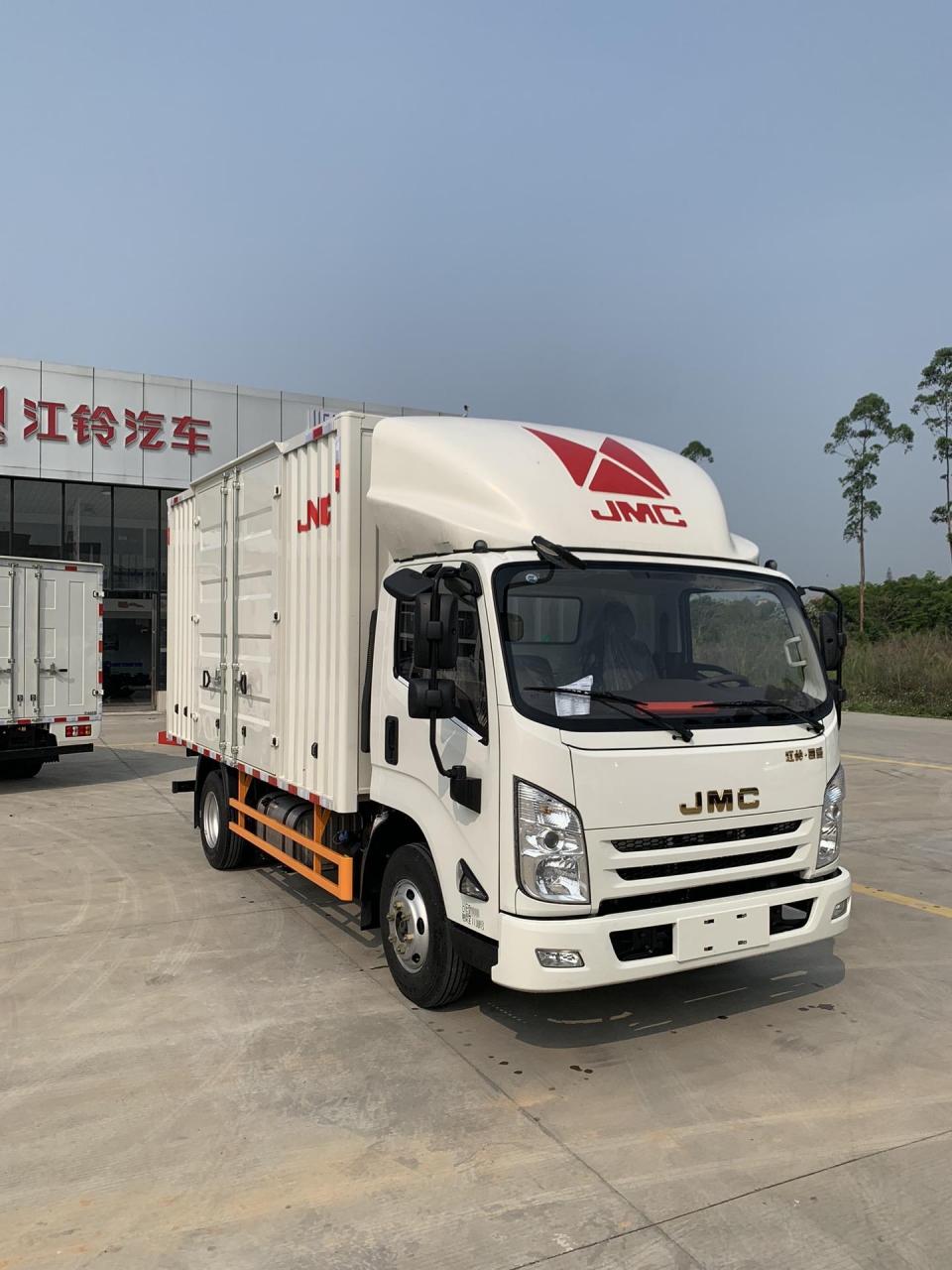 江铃金凯威4米2厢式品质轻卡. 动力搭载江铃五十铃2.