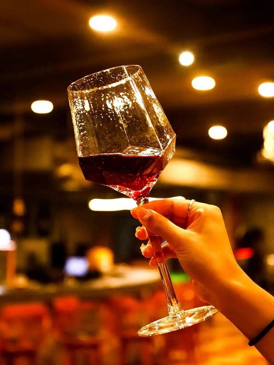 9896杯子分享|摇晃的红酒杯～生活小浪漫93 这款红酒杯和传统的