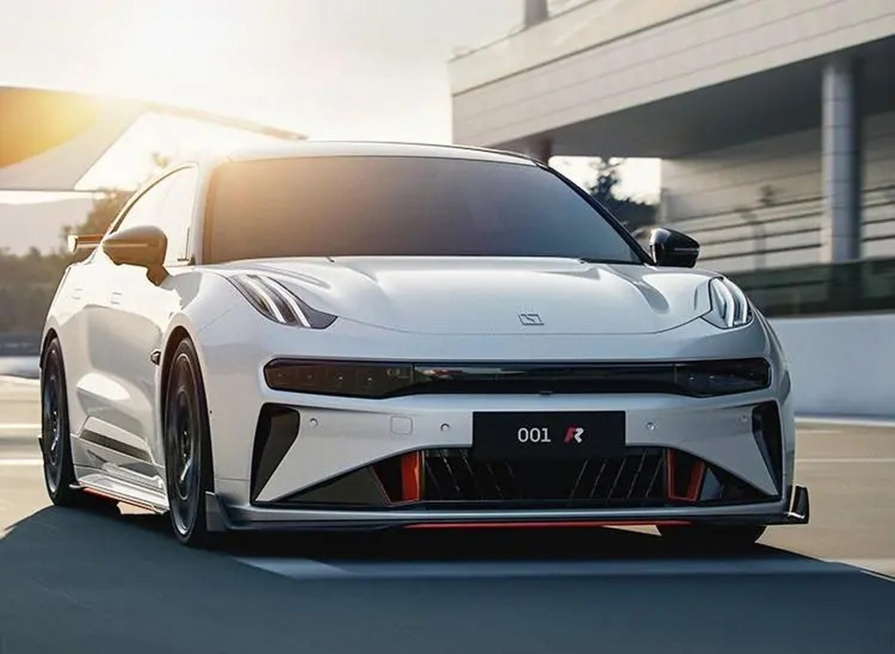 新车全车搭载碳纤维空气动力学套件,轻量化锻造轮毂,碳陶刹车盘党超