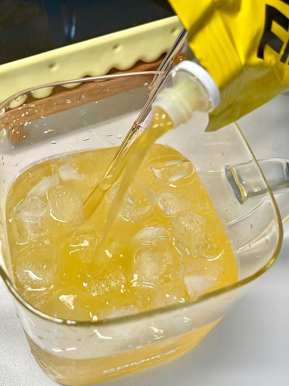 跟风入的卡曼橘原液,出门玩晒黑了回来后每天都会喝,我坚持了一个月