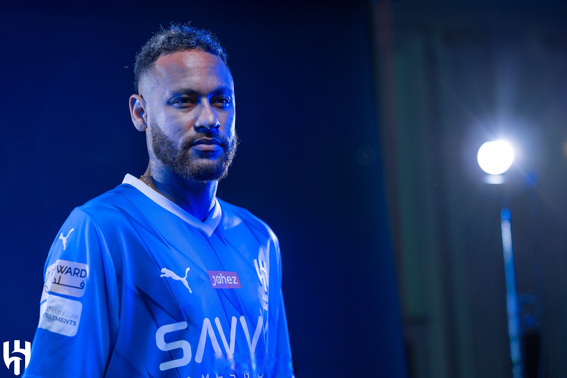 内马尔1天赚300万##内马尔加盟利雅得新月#   官方消息,内马尔帐浇