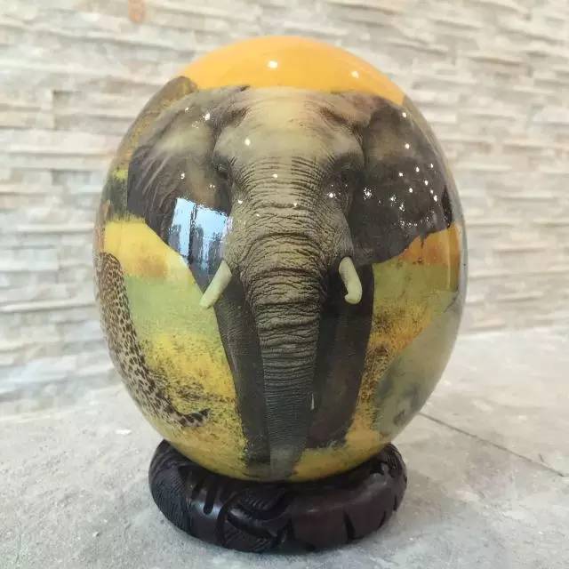 认识南非特色工艺品——鸵鸟蛋 鸵鸟是世界上最大的鸟类动物,鸵鸟蛋