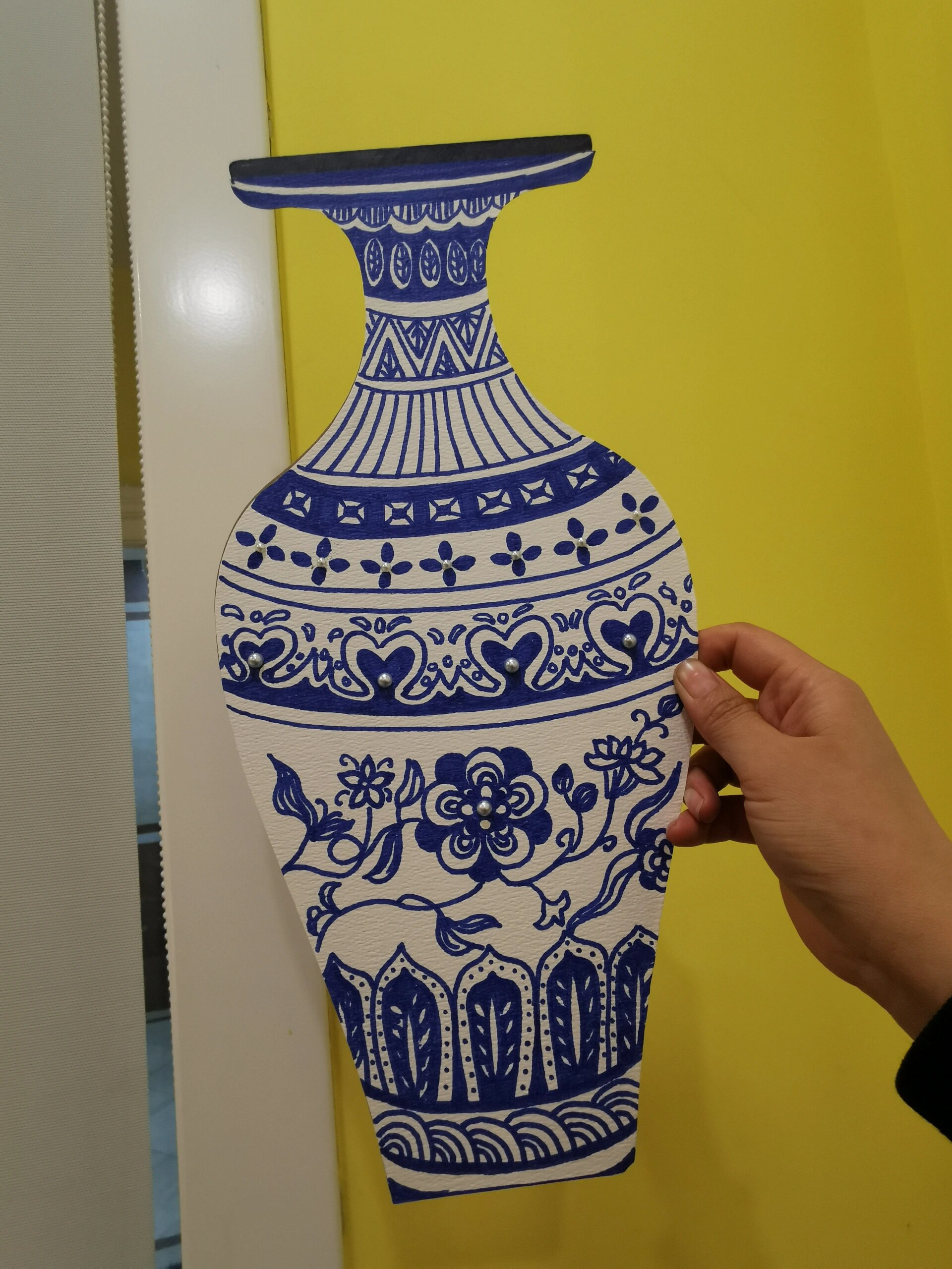 手绘青花瓷瓶装饰画