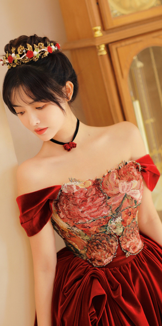 朱容君生日壁纸,欧美穿搭风的公主小姐姐