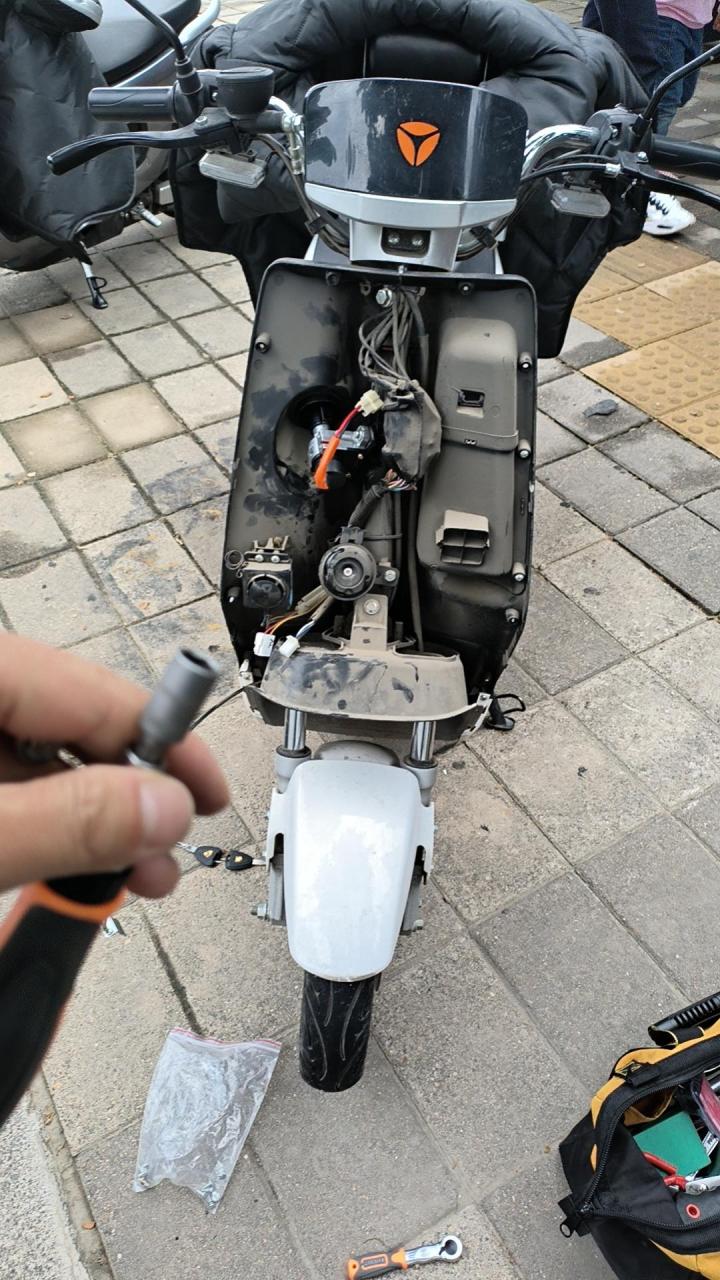 完美搞定雅迪电动车换锁,全城上门换锁防盗器盘它就完了