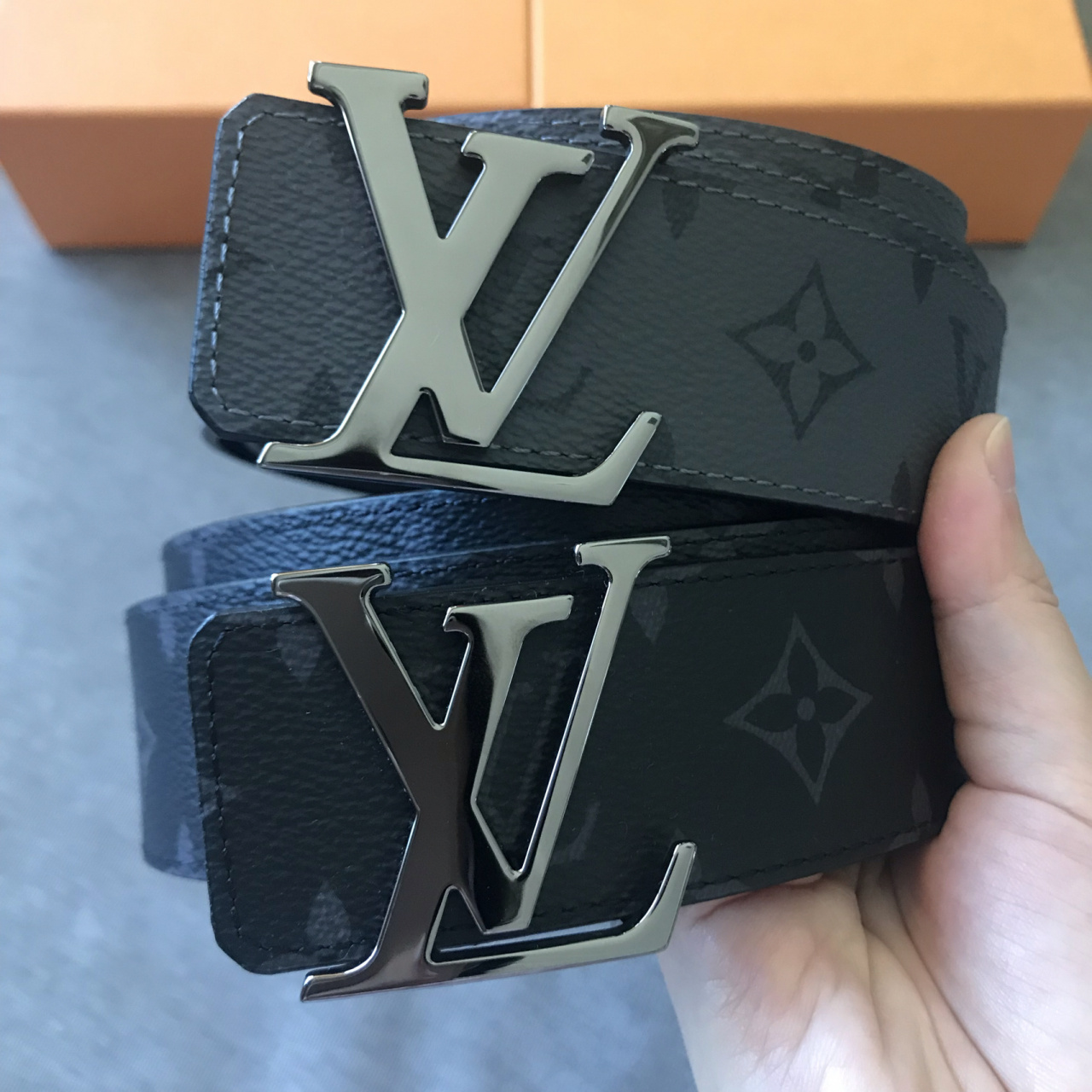 两款最好卖的老花男士皮带对比 手上正好有两条询问度最高的lv男皮带