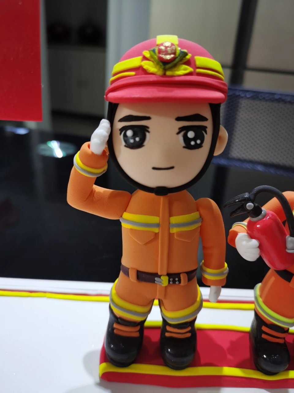 超轻粘土消防员,消防车02,灭火器 利用十几天晚休息时间精心捏制而