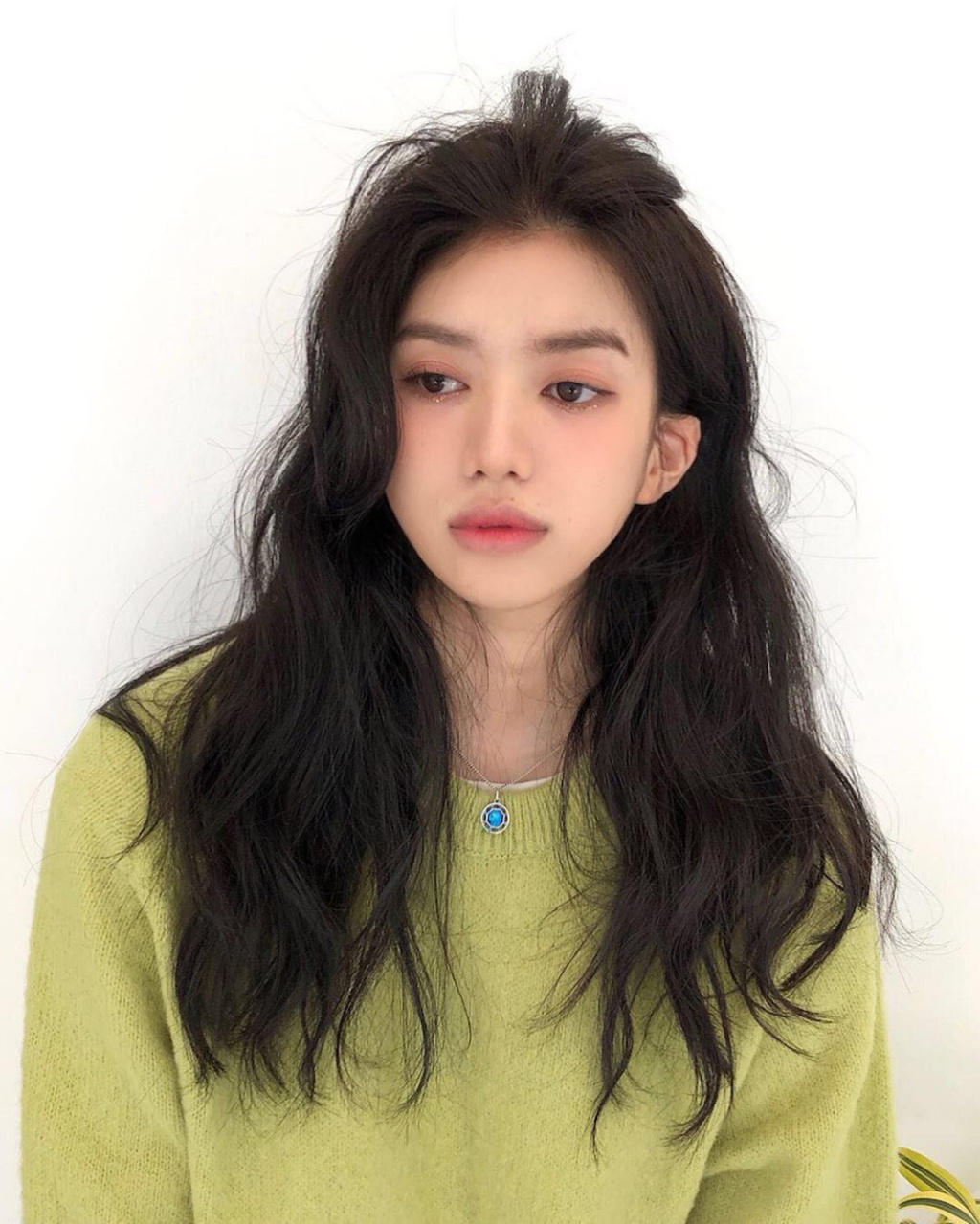 法式慵懒泡泡卷 很多小姐姐让我出一个既显得发量多又不显成熟的发型.