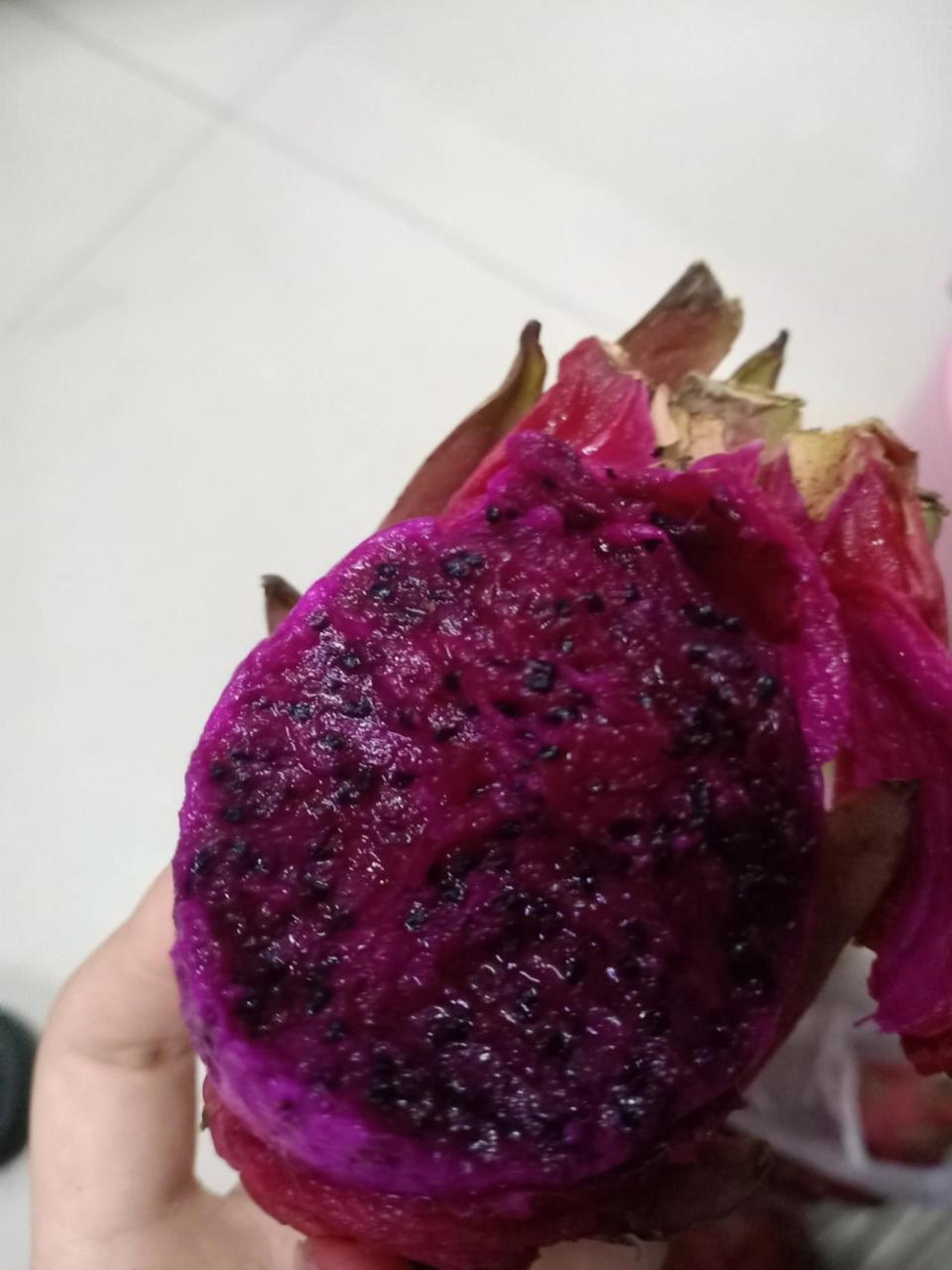 火龙果里面这个颜色是不是坏了