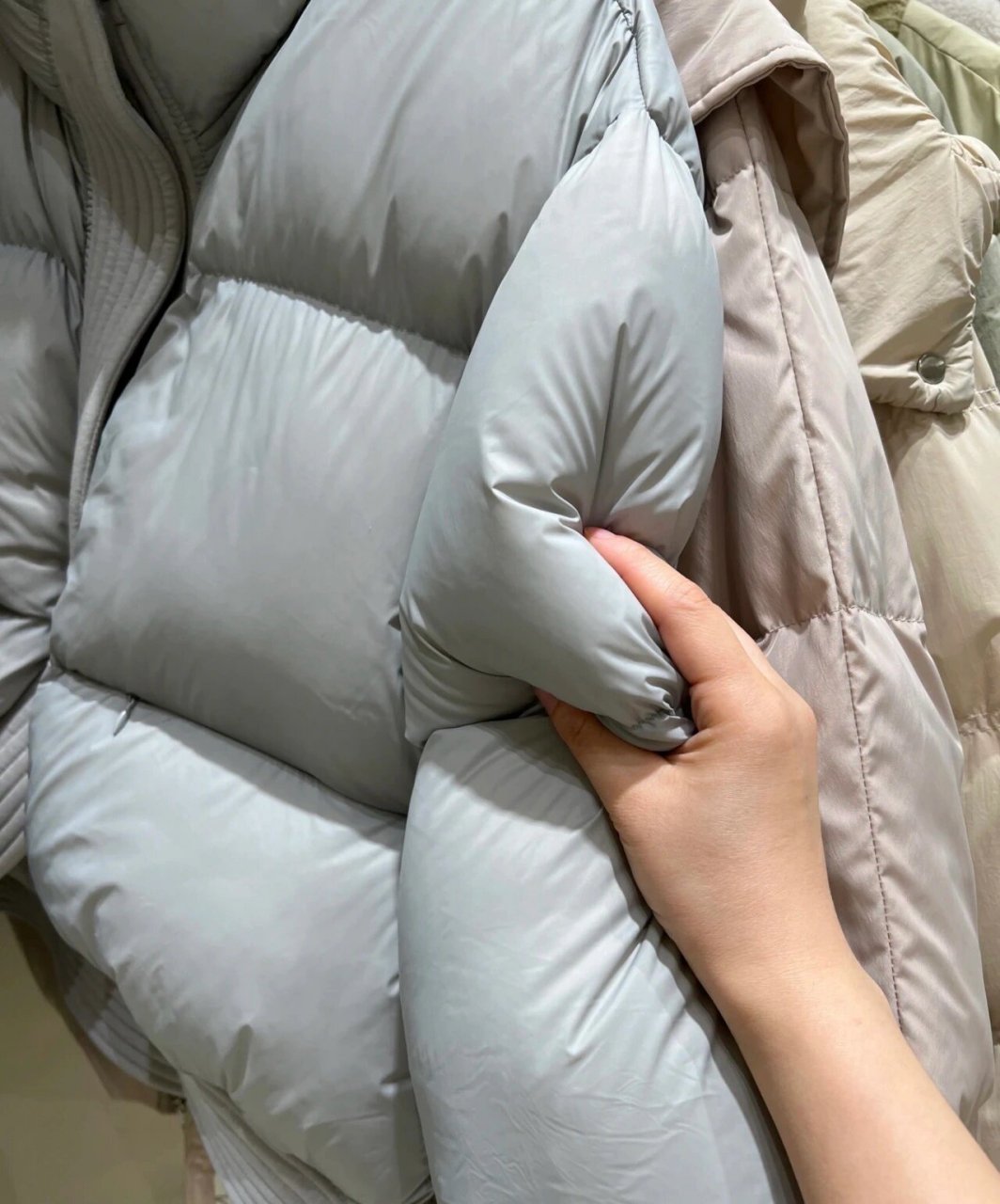 全国最大的羽绒服拿货基地(平湖) 7915高品质女装羽绒服,现货工厂