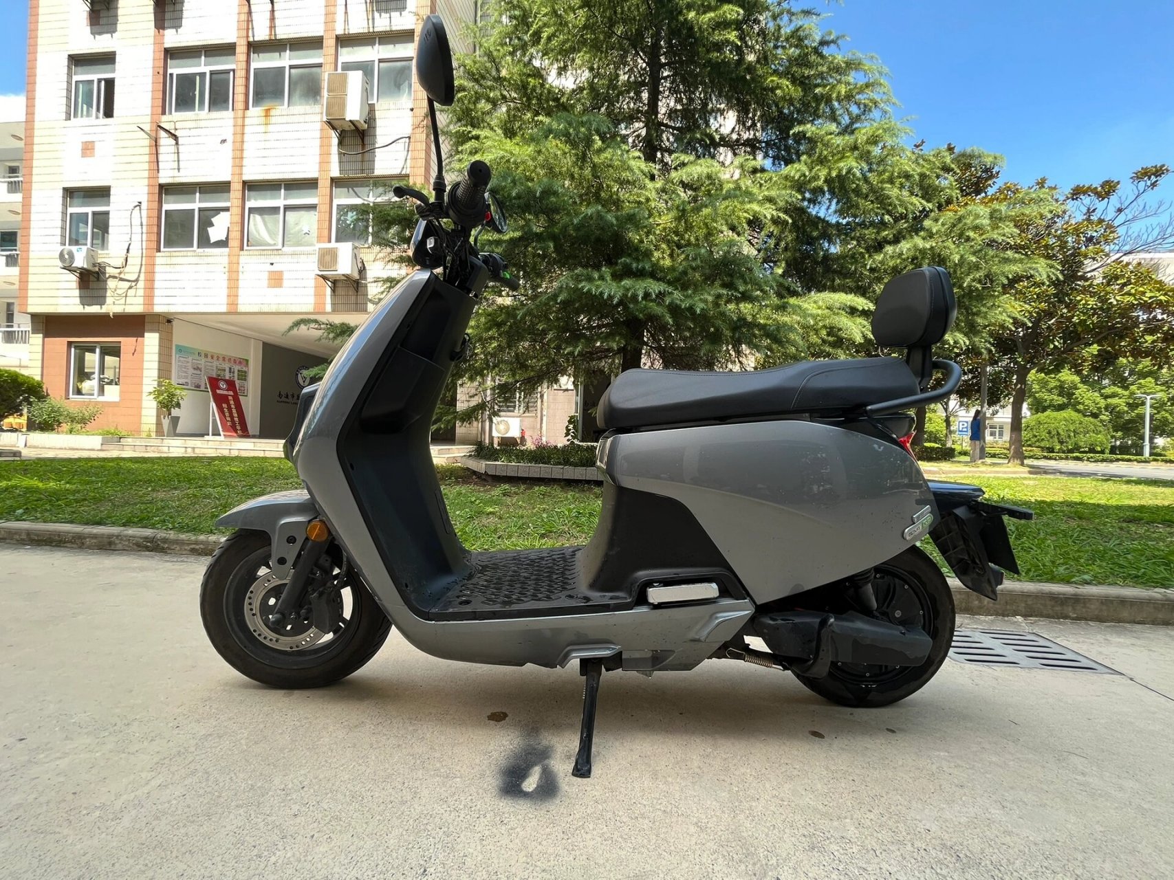 新车大优惠小牛电动 小牛g3电动车,新车公里数2000多,证件齐全 价格