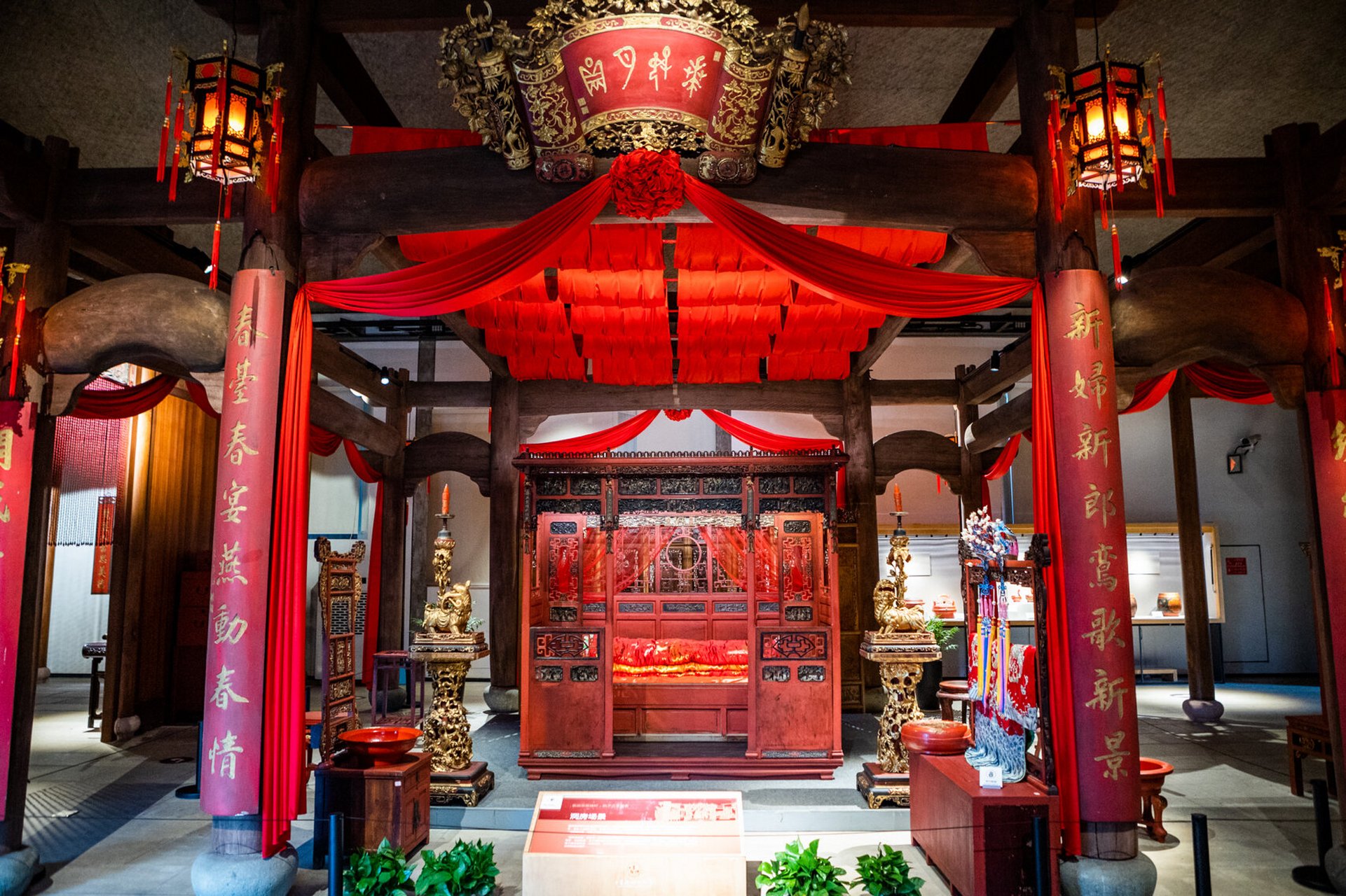 宁海十里红妆文化园,再现古老传统红妆婚俗 · 在浙江宁波,绍兴地区,"