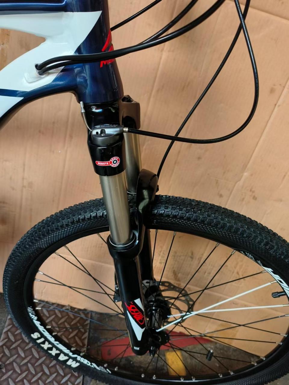 美利达战神730,前后双油碟30速,气庒前叉带线空锁死,车架19寸,成色很