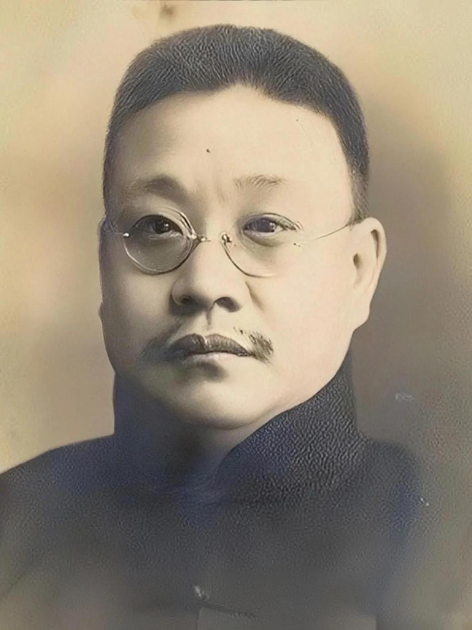 1880年,李氏给谭钟麟生下儿子谭延闿,但是吃饭时,丈夫仍不允许她上桌