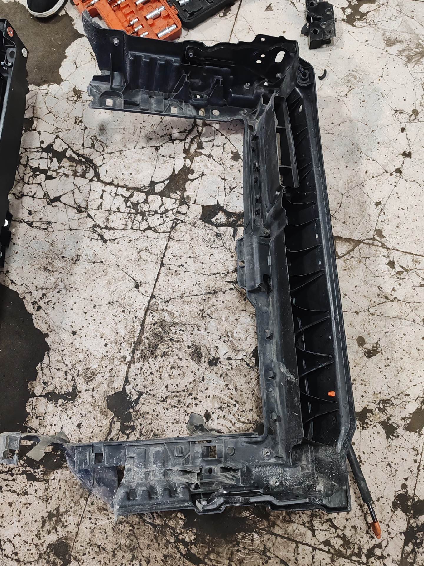 大众速腾更换水箱框架.