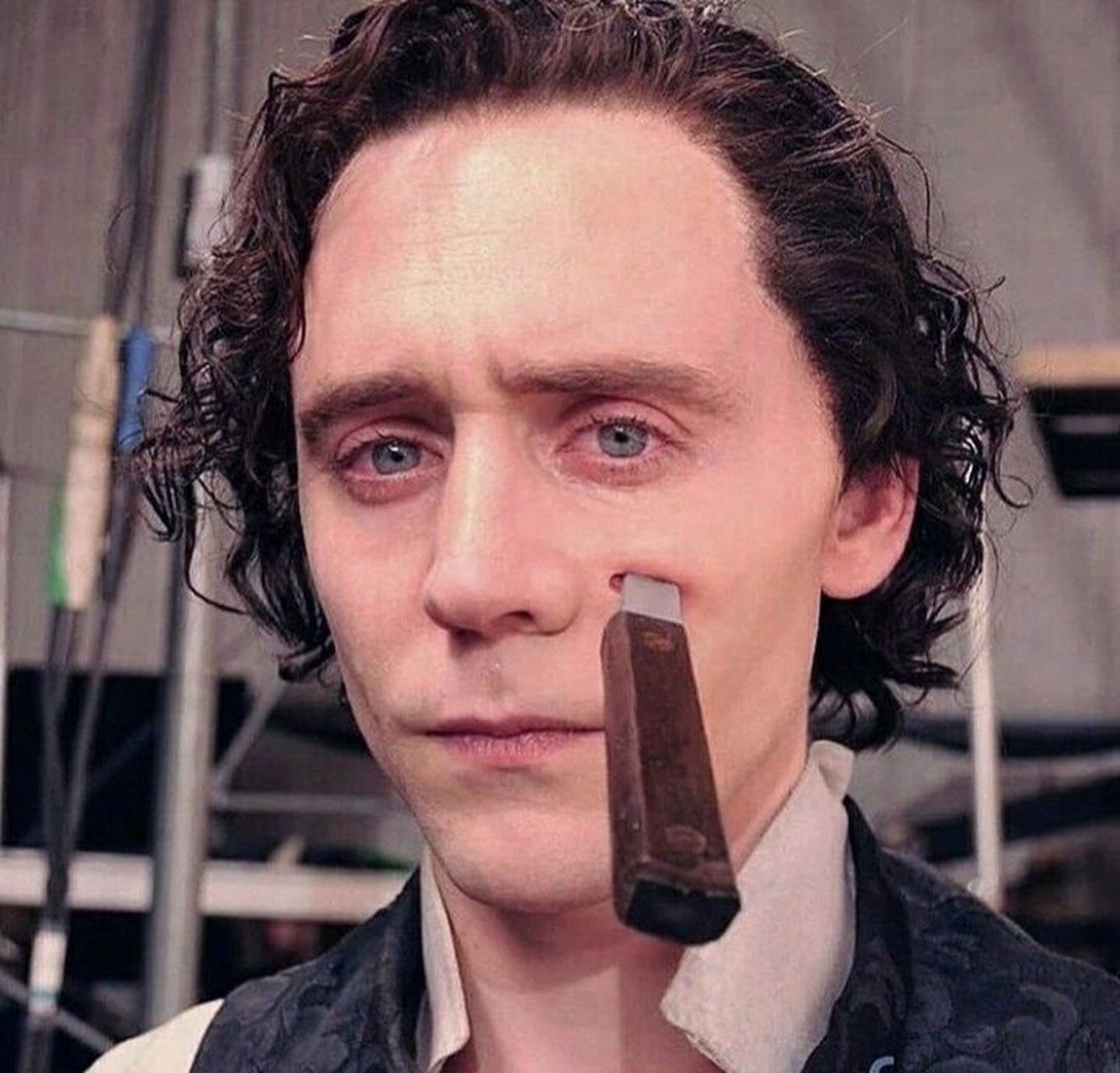 抖森在电影猩红山峰的特技化妆 2015年,抖森拍了一部电影 crimson