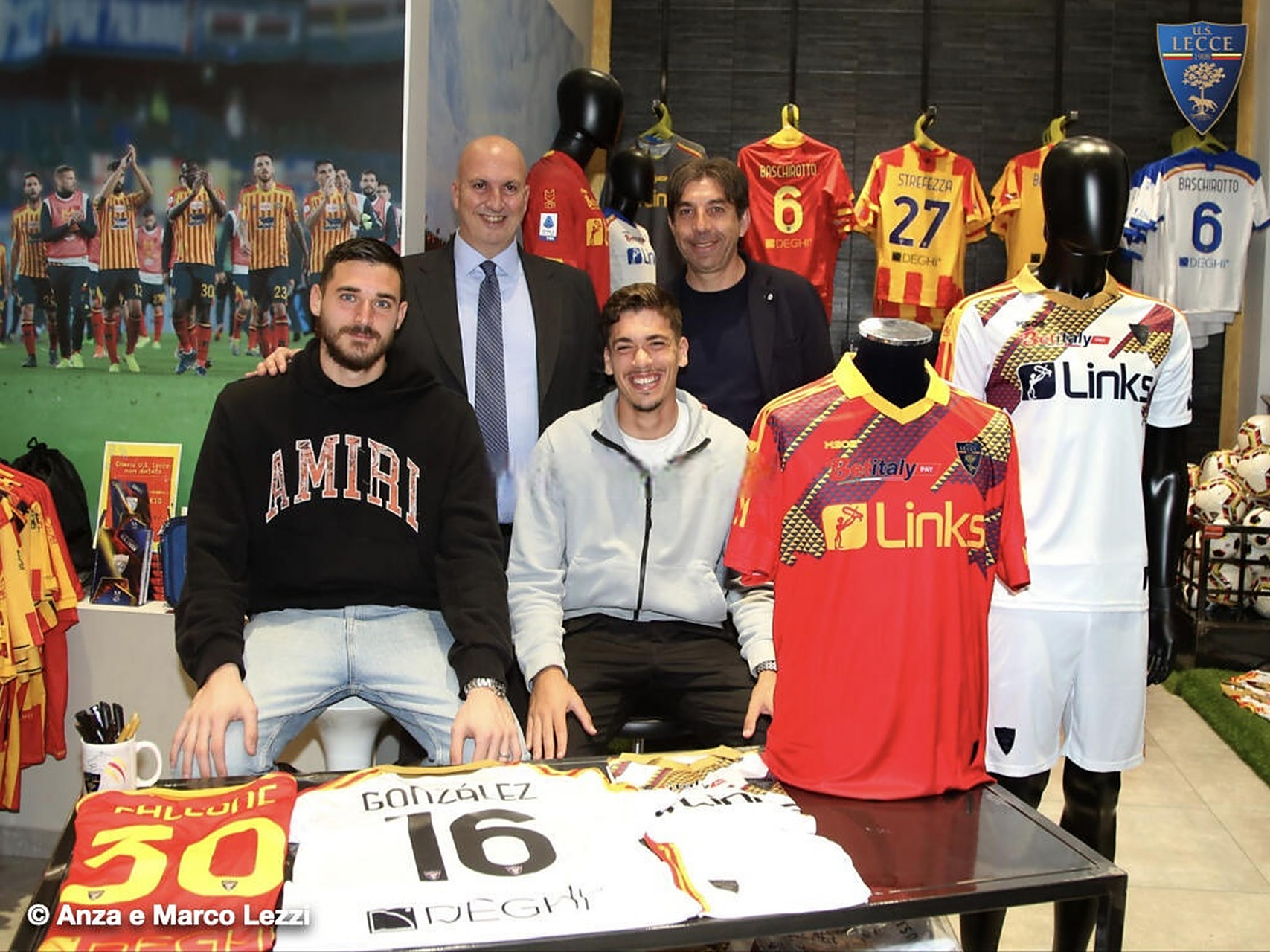 莱切vs都灵#意甲#  本场比赛莱切将身穿纪念版球衣以庆祝俱乐部成立