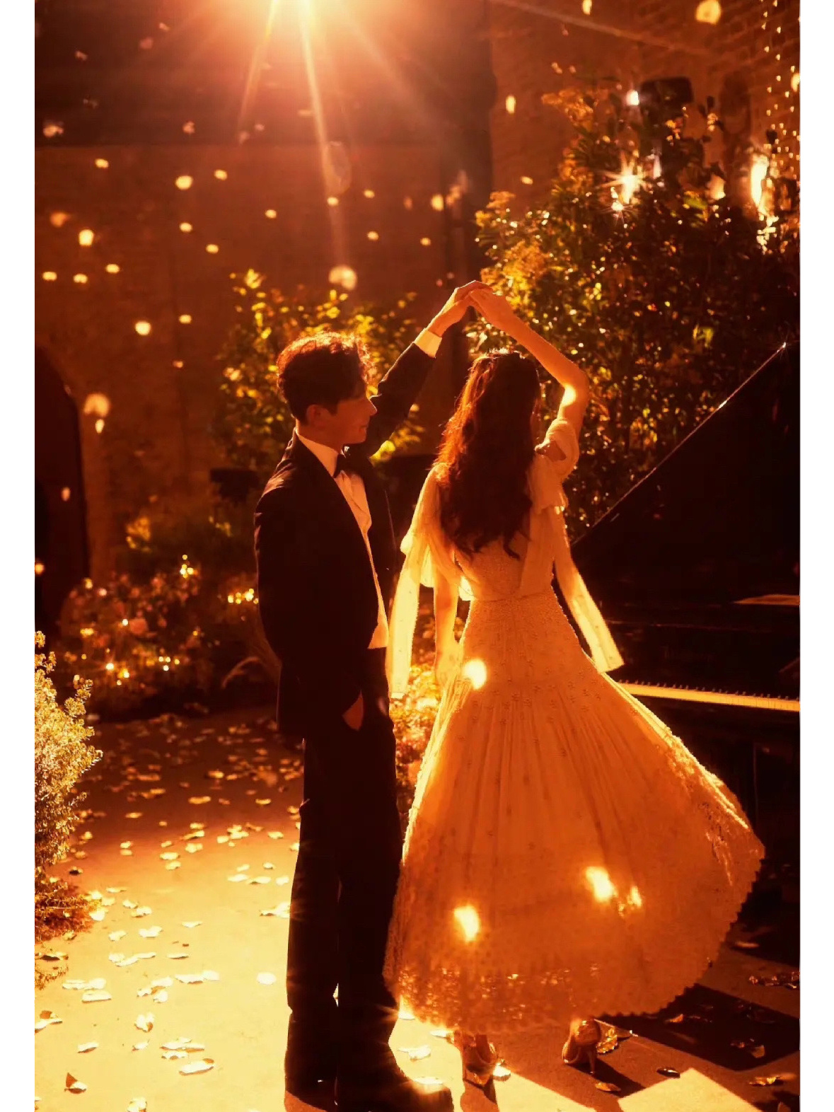 唐嫣罗晋的婚纱照真的又美又温情 真的爱从眼睛里溢出来了