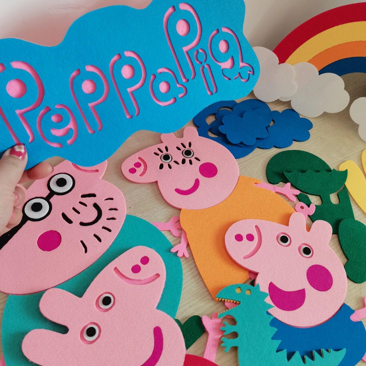 幼儿园小猪佩奇不织布环创贴画 小猪佩奇手工环创贴画 优质2mm进口
