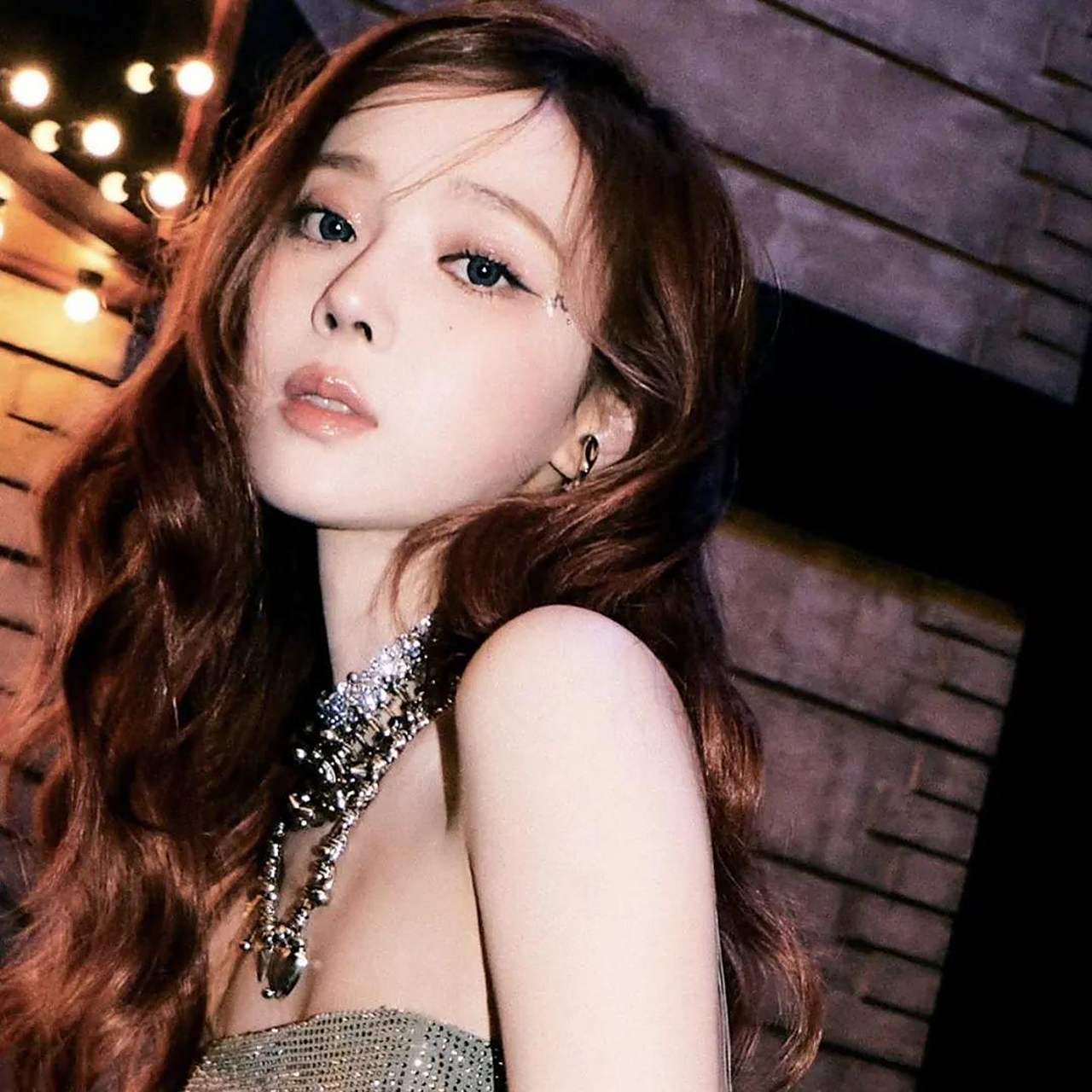 金旼炡,艺名为winter,是一名韩国女歌手,是sm娱乐旗下女子流行音乐