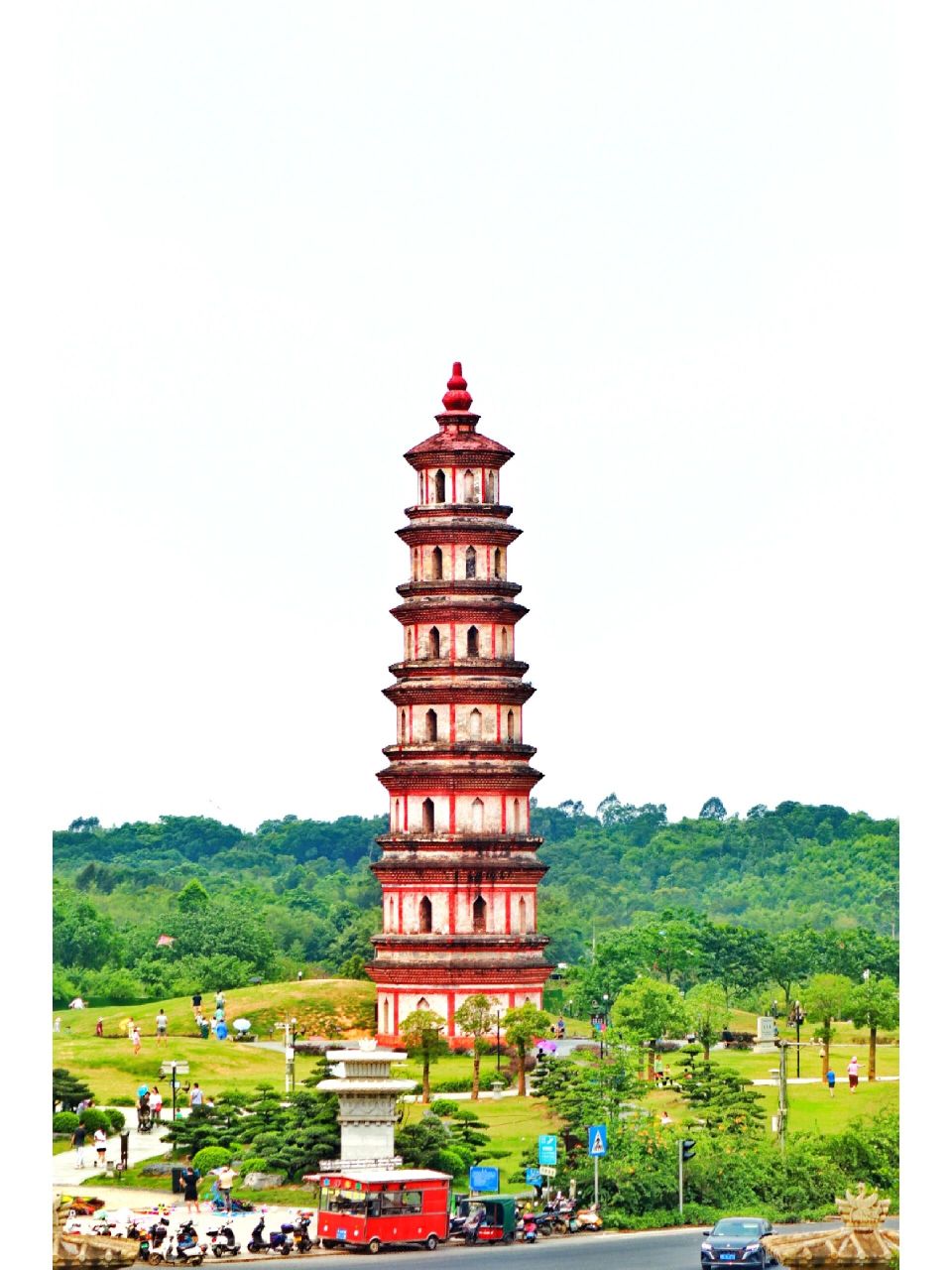 文昌塔(合浦) 阴天但又很热的破烂天气,照片曝光不足,嘿,后期调色就是