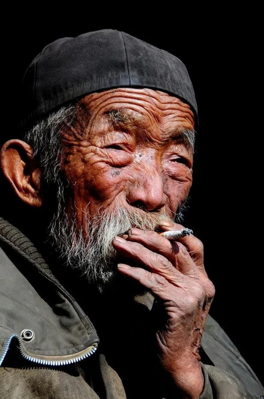 如何做健康老年人 老年人必须要服老, 什么年龄做什么事.