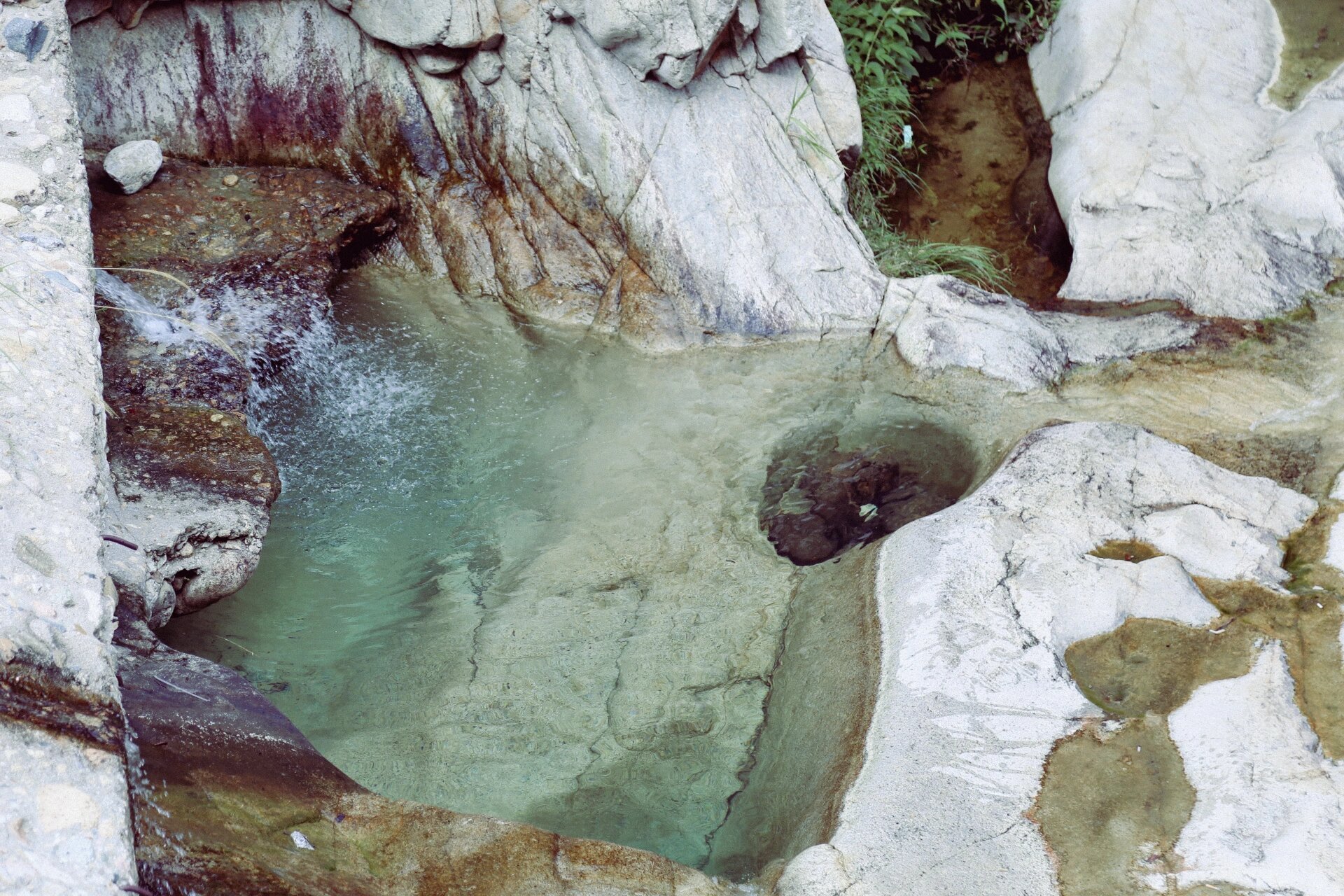 赣州周边开车直达溯溪玩水:上犹燕子岩 导航:燕子岩风景区.