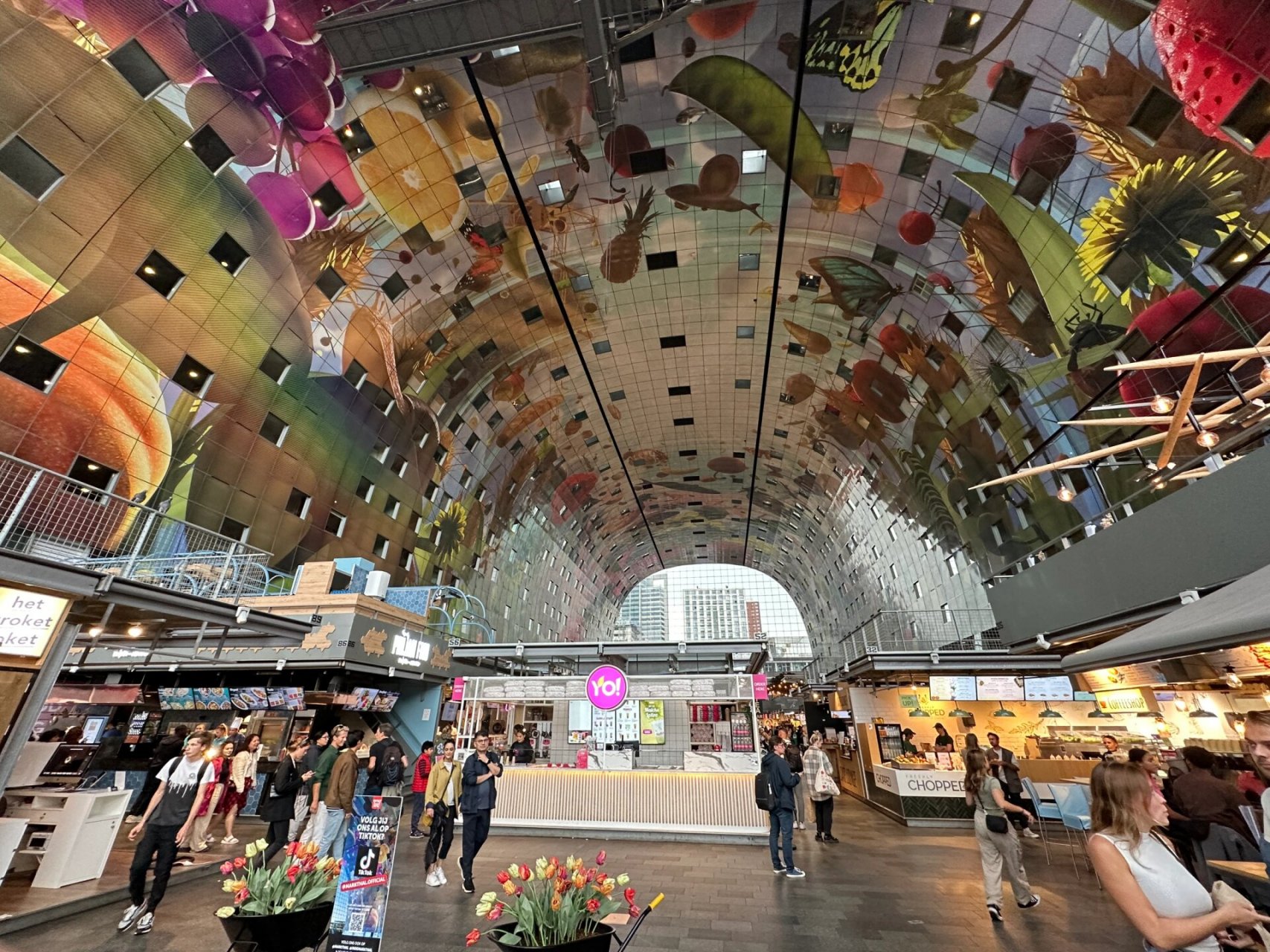 🇳🇱荷兰鹿特丹最美菜市场markthal 壁画拱形最美菜市场,位于