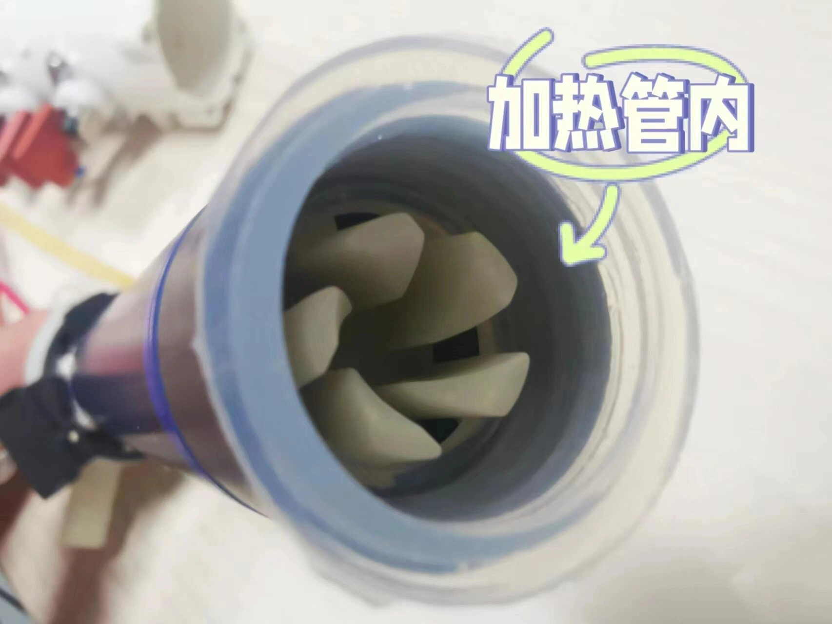 即热式饮水机的加热原理(一) 即热式饮水机使用稀土厚膜加热管作为
