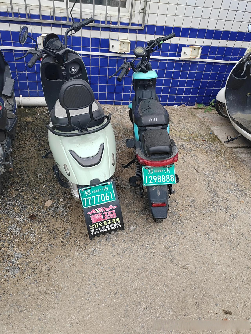 来所里办事,这电动车的车牌是一个比一个好呀,特别图2,这车牌号不知道