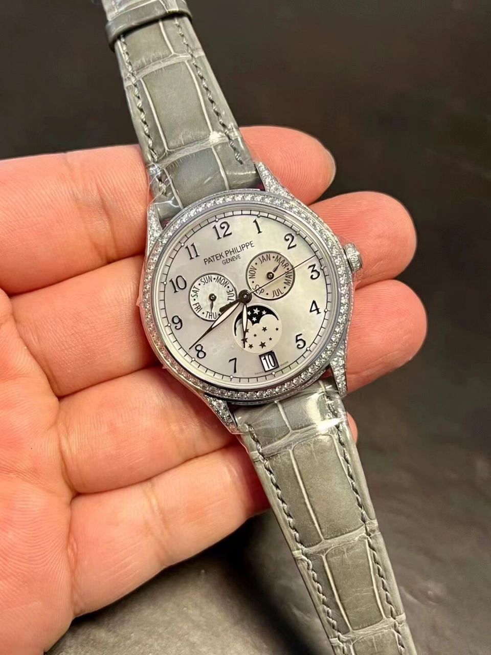 百达翡丽4948g 白贝母 百达翡丽4948g白贝母  圈钻表壳 表径38mm 日期