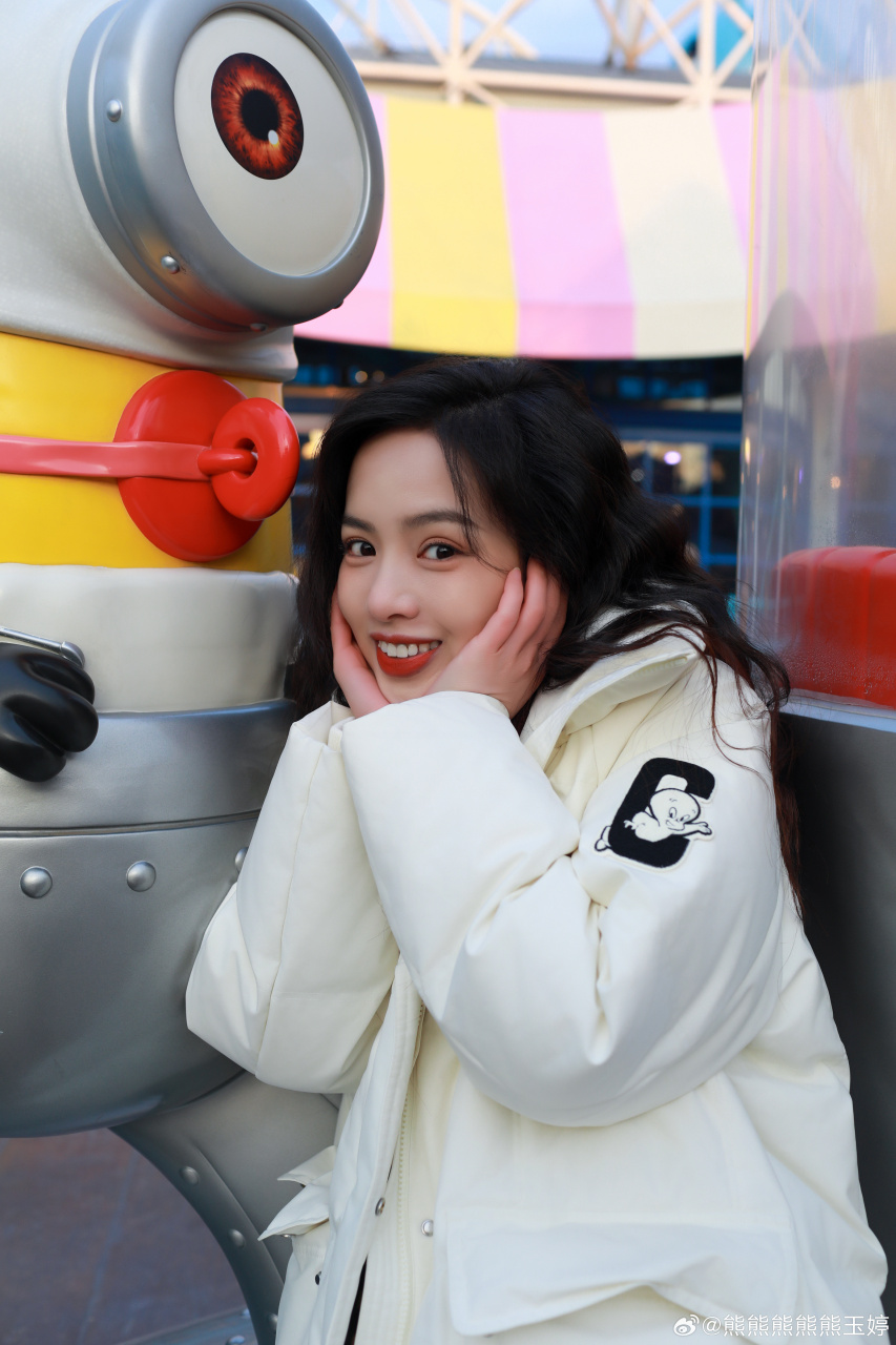 天冷了,要注意保暖哦! #熊玉婷