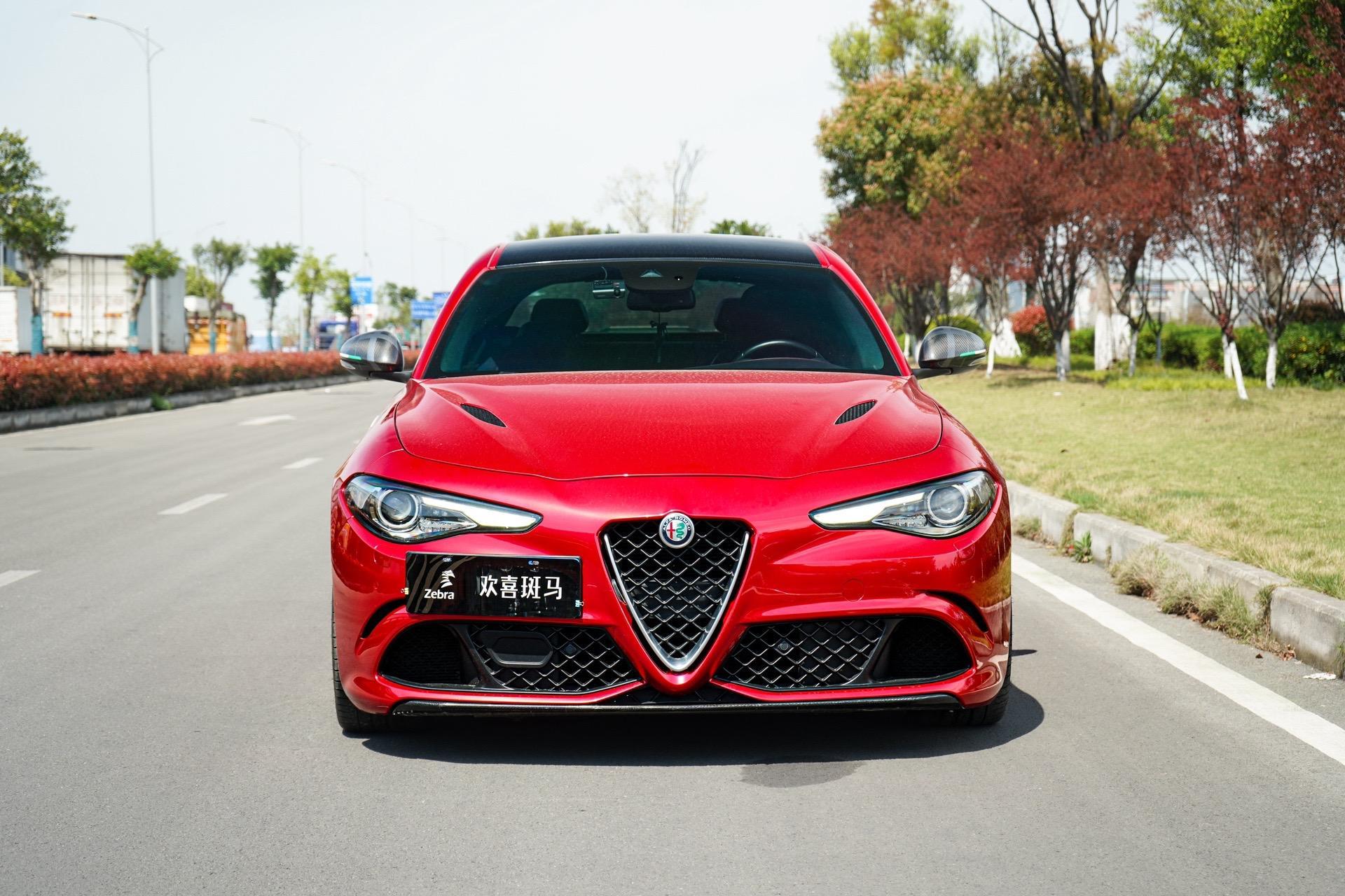 阿尔法罗密欧 朱丽叶.19年四叶草,行驶8.1万公里,原车白车贴红色车衣