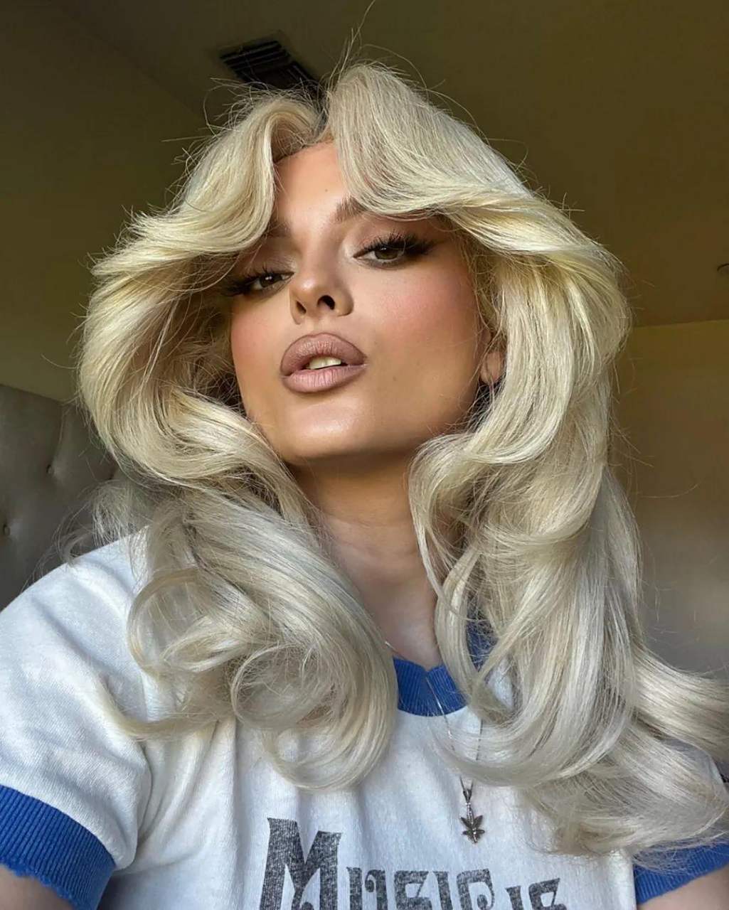 碧姐 bebe rexha 将于4月28日发行她的同名专辑《bebe》.